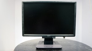 This is the end result: A Clean Reconditioned LCD Monitor.